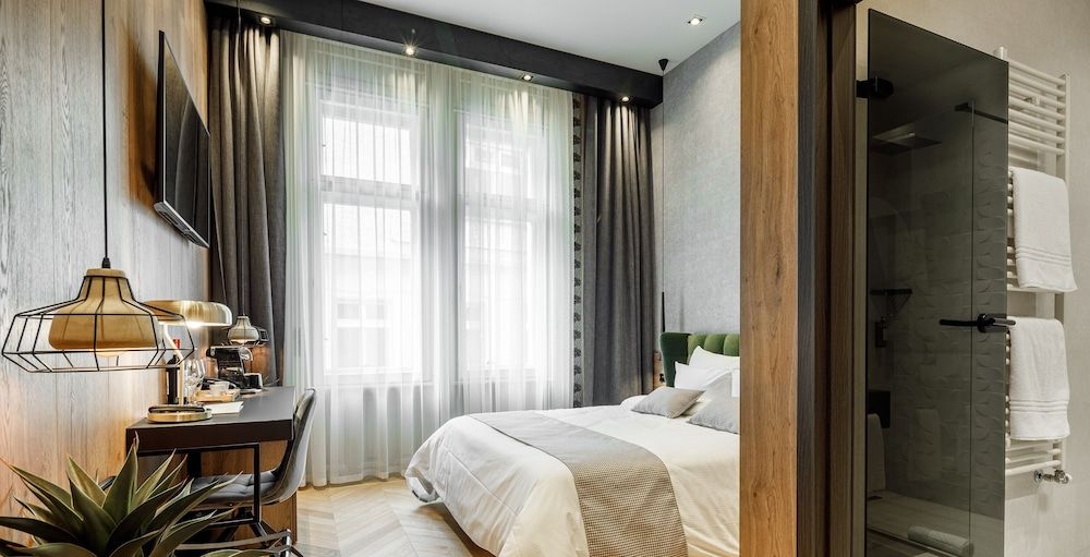 Schuster Boarding House Deluxe Room