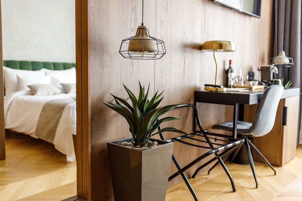 Schuster Boarding House Deluxe Room 9