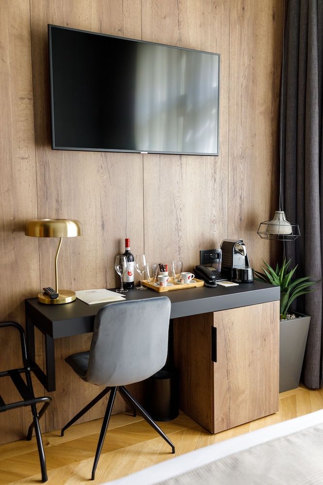 Schuster Boarding House Deluxe Room 8