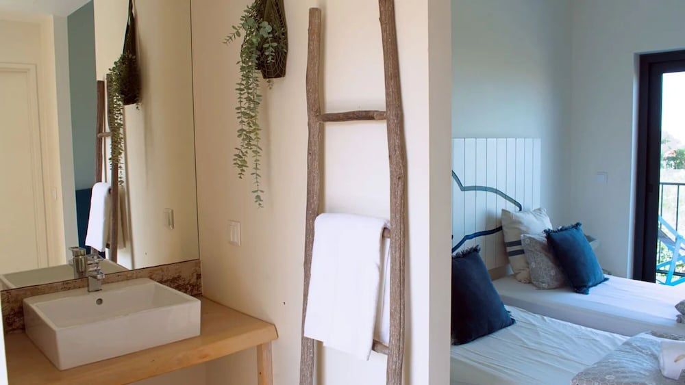 WOT Ericeira Surf Hostel Family Room, Private Bathroom 3