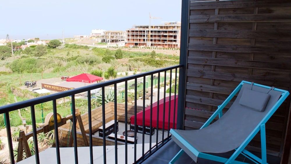 WOT Ericeira Surf Hostel Family Room, Private Bathroom 2