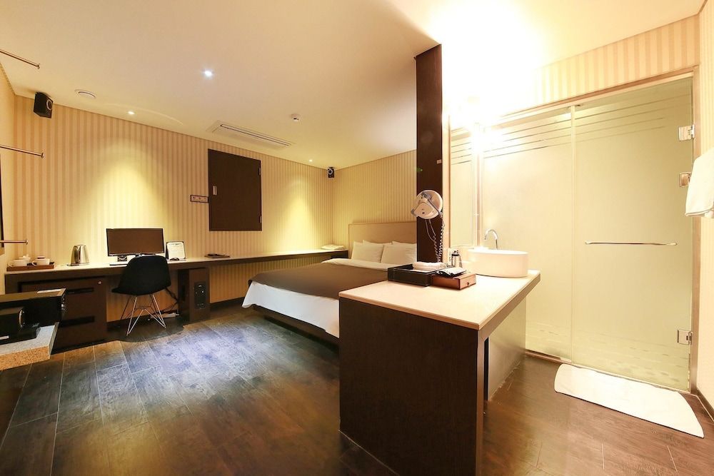 Uijeongbu La Tree Hotel Standard Double Room 6