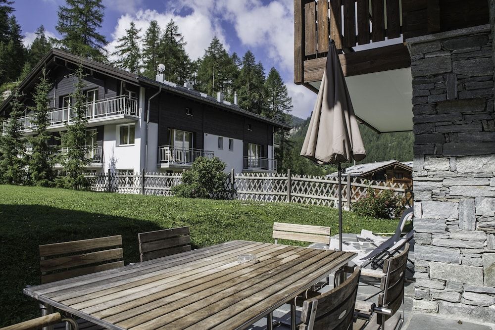 Chalet Monte Cristo Deluxe Apartment, 3 Bedrooms, Ground Floor 8