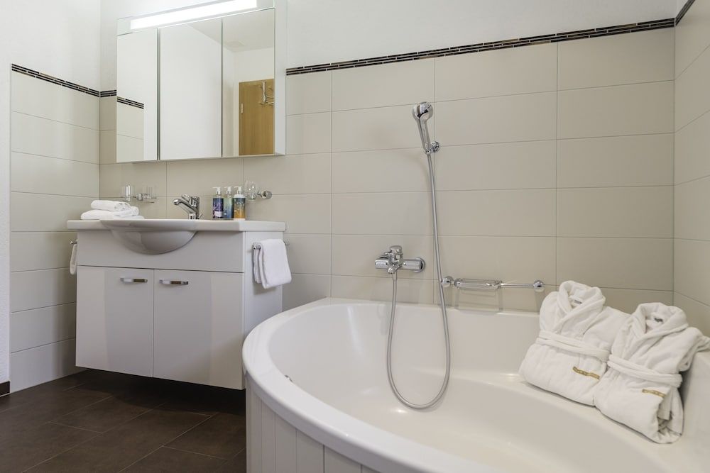 Chalet Monte Cristo Deluxe Apartment, 3 Bedrooms, Ground Floor 9