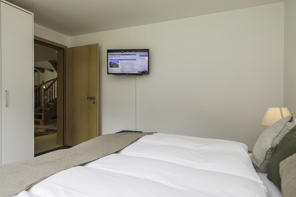 Chalet Monte Cristo Deluxe Duplex, 3 Bedrooms, Fireplace, Mountain View 3