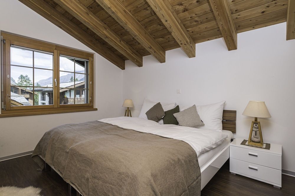 Chalet Monte Cristo Deluxe Duplex, 3 Bedrooms, Fireplace, Mountain View 5