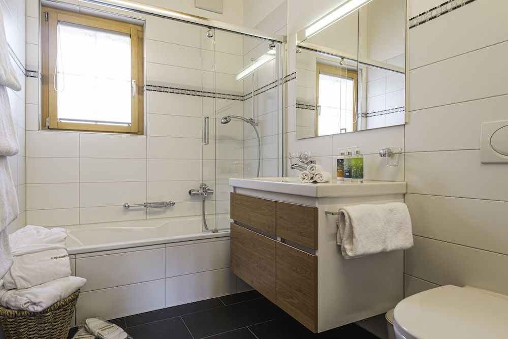 Chalet Monte Cristo Deluxe Duplex, 3 Bedrooms, Fireplace, Mountain View 13