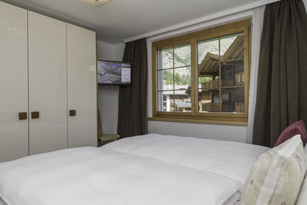 Chalet Monte Cristo Deluxe Apartment, 3 Bedrooms (1st Floor) 3