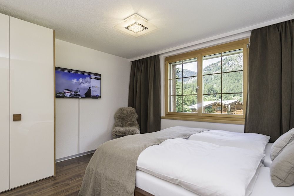 Chalet Monte Cristo Deluxe Apartment, 3 Bedrooms (1st Floor) 5