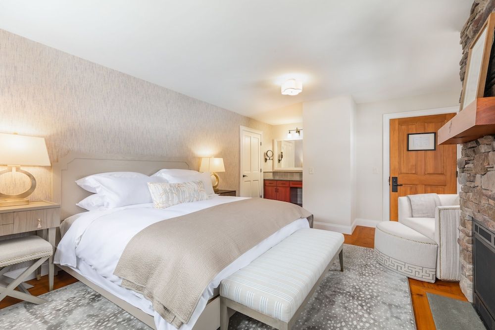 The Hermitage Inn Vermont Carriage House King 2
