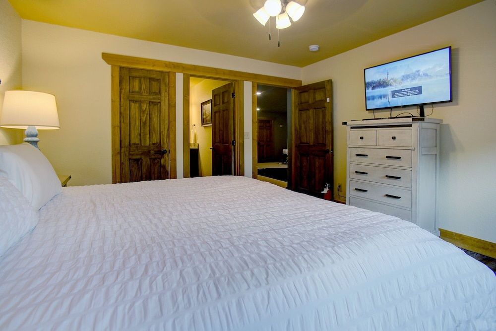 House, Multiple Beds, Hot Tub