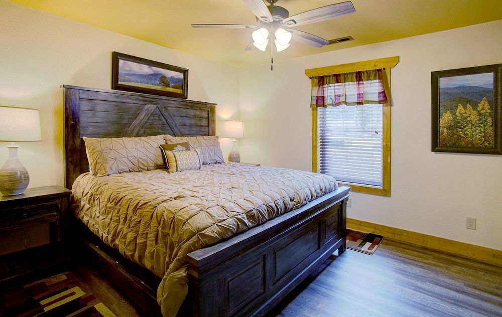 House, Multiple Beds, Hot Tub