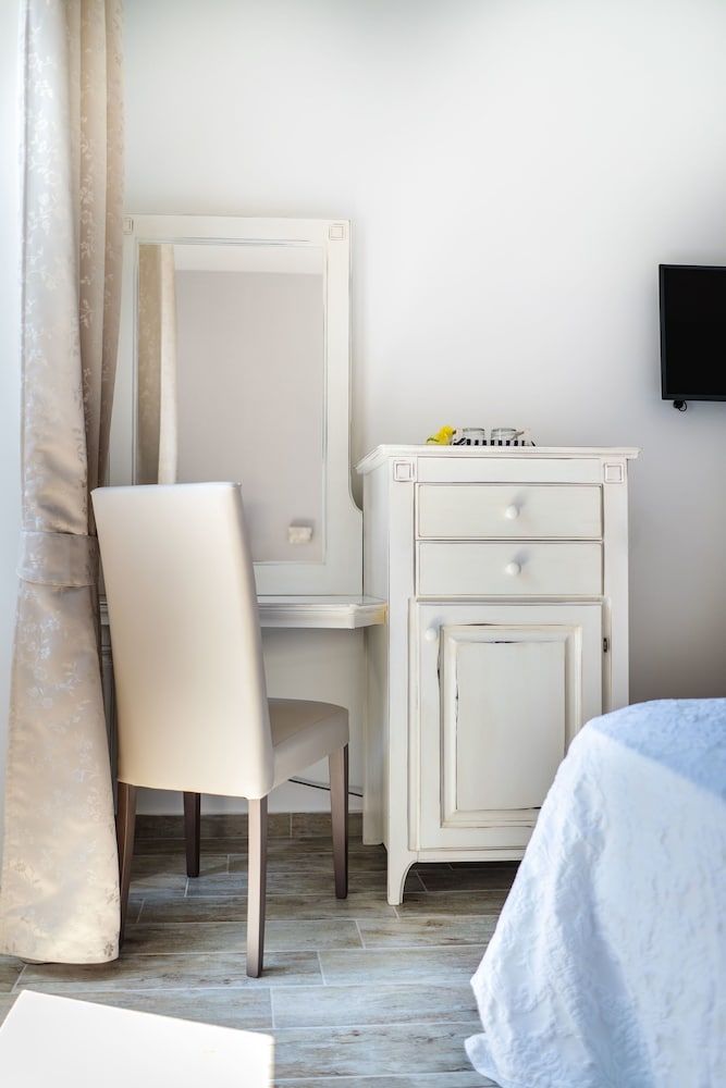 Lemon Factor Sorrento Superior Double Room, 1 King Bed 12