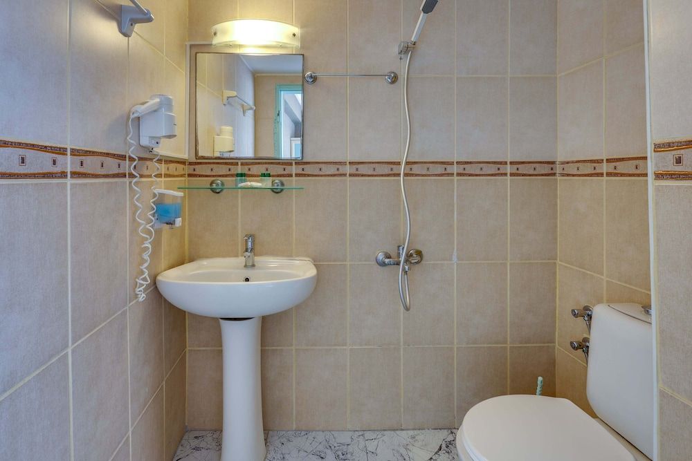 Hikmethan Otel 2 Ayri Yatakli Sehir Manzarali - Balkonlu Oda 15