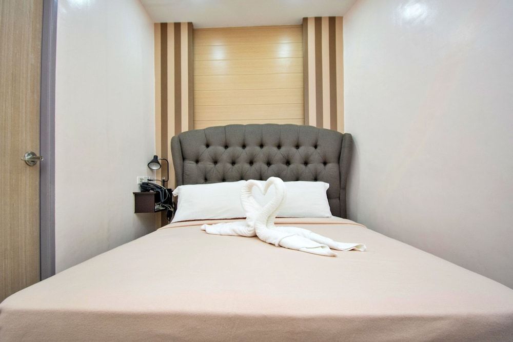 Emerald Island Hotel Spacious Deluxe Room 2