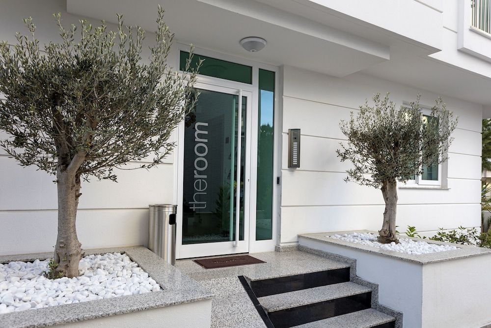 undefined The Room Hotel & Apartments 8