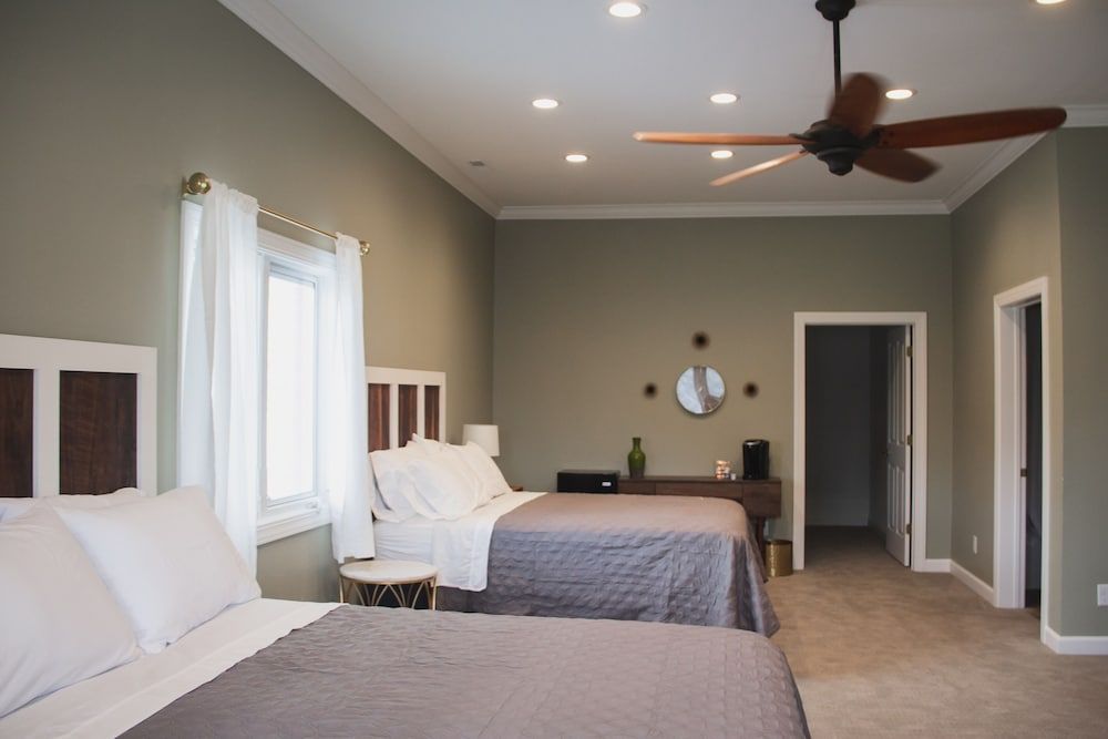 The Respite Bed and Breakfast Deluxe Room, 2 Queen Beds, Private Bathroom 7