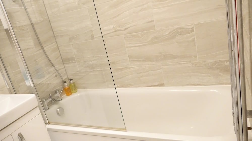 The Close Airport Deluxe Double Room (Room 2) 17