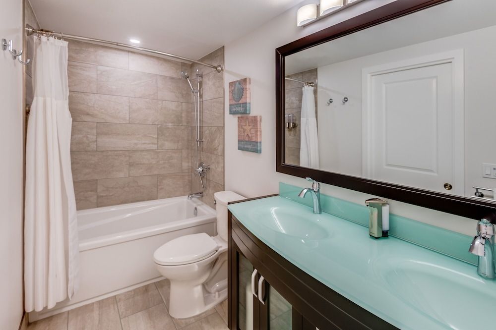 Adela's Bed and Breakfast Premier Double Room, 1 King Bed, Mountain View 5