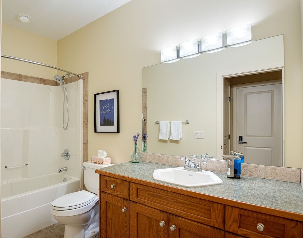 Adela's Bed and Breakfast Deluxe Double Room, 1 Queen Bed 4