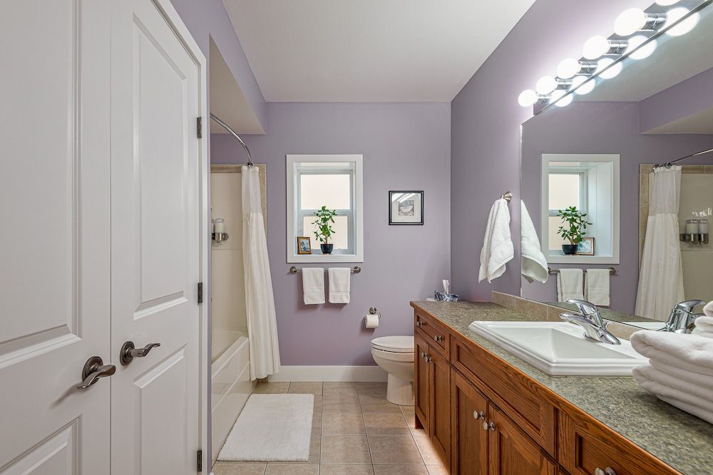 Adela's Bed and Breakfast Deluxe Double Room, 1 King Bed, Mountain View 3