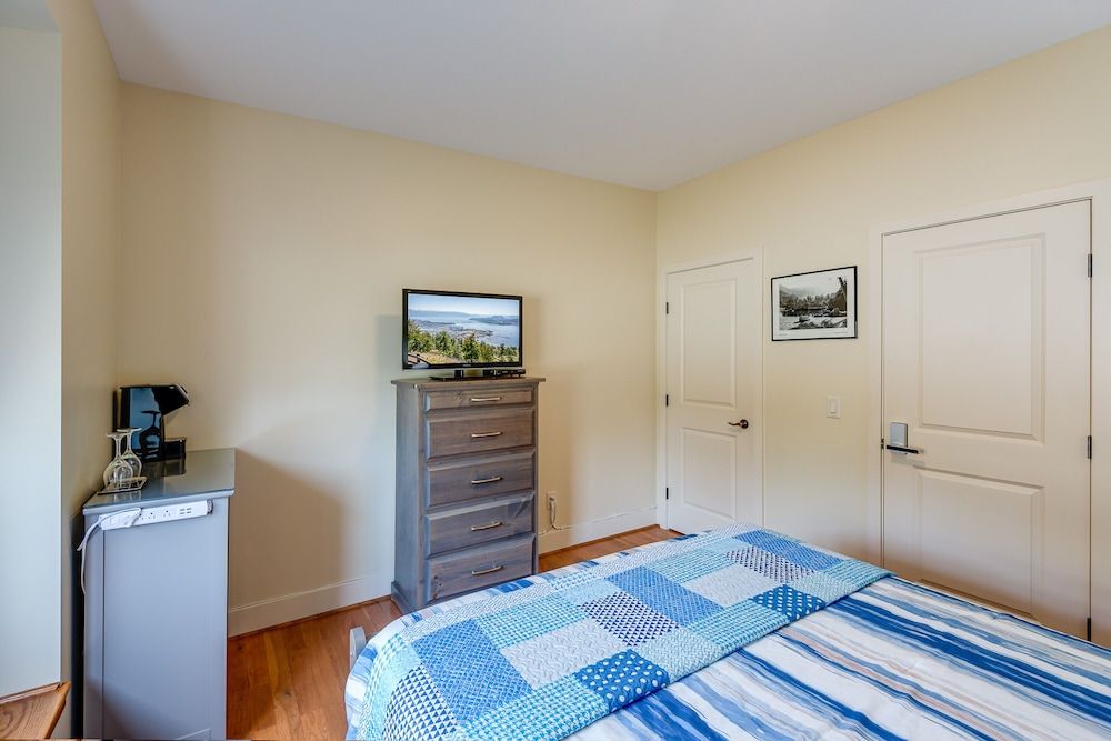 Adela's Bed and Breakfast Deluxe Double Room, 1 Queen Bed 2