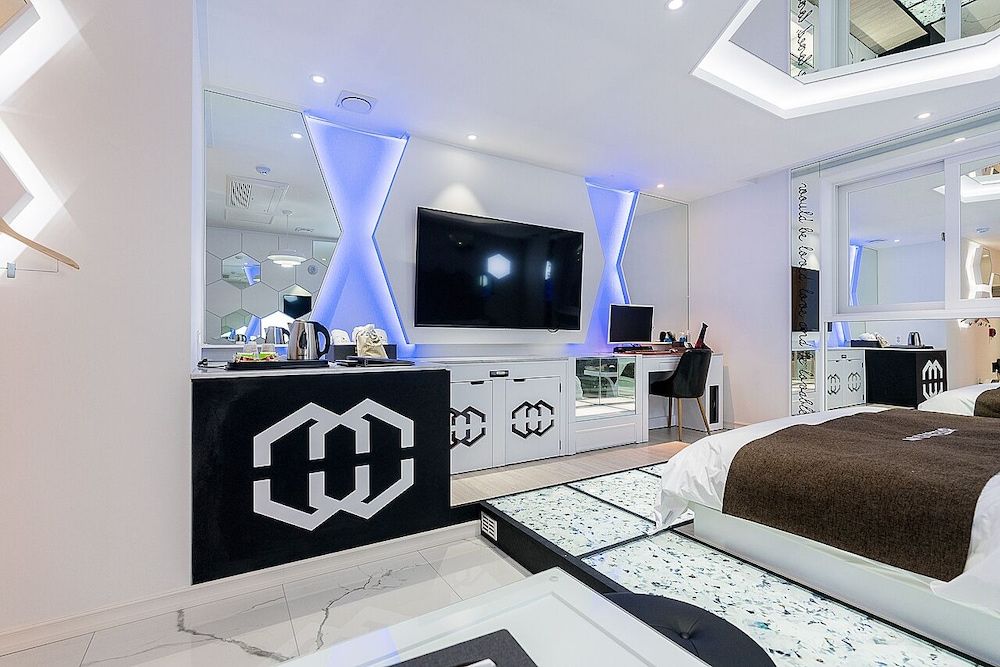 Theban Hotel Luxury Room (2F, Self-Check in) 6