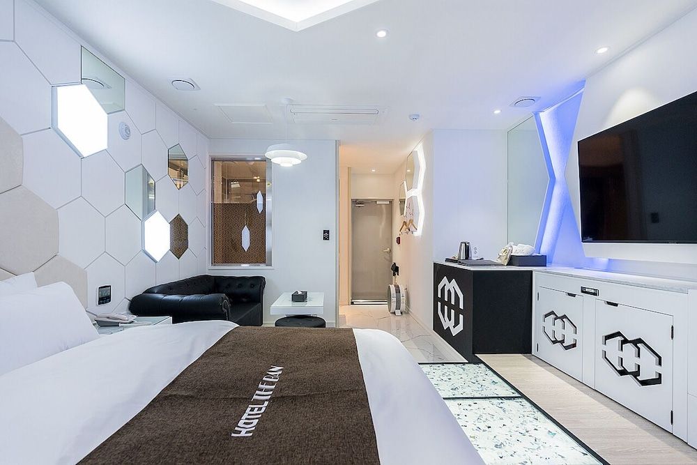 Theban Hotel Luxury Room (2F, Self-Check in) 5