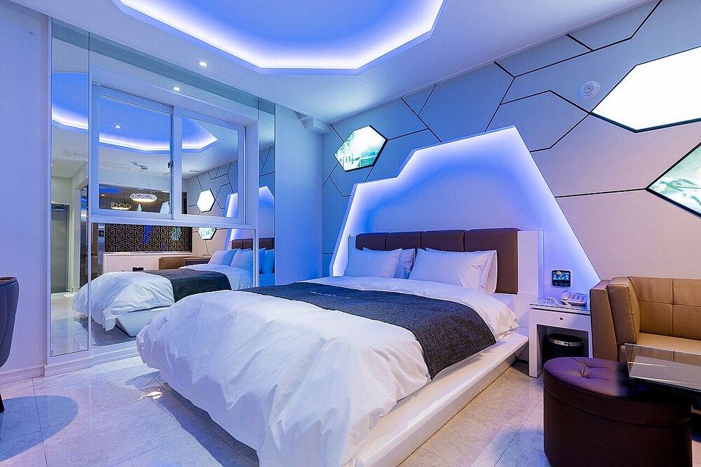 Theban Hotel Luxury Room (2F, Self-Check in) 9