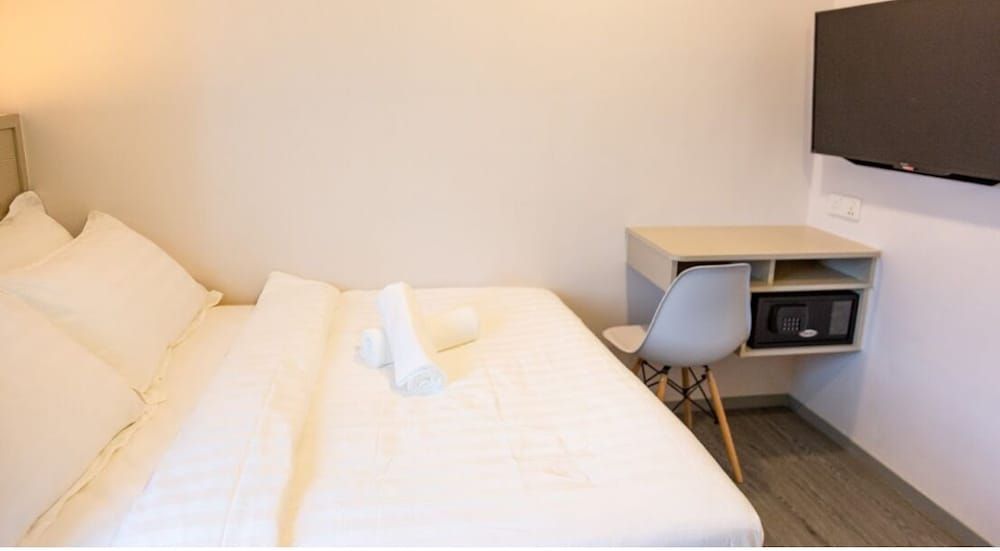 The Crown Hotel Klia Standard Double or Twin Room, No Windows 2