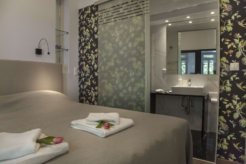 Tripodon Plaka in the shade of Acropolis by GHH Design House, 3 Bedrooms, City View 14