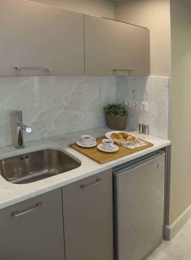 Tripodon Plaka in the shade of Acropolis by GHH Design House, 3 Bedrooms, City View 4