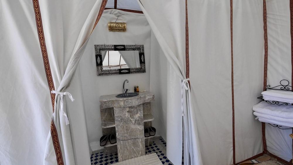 Sahara Magic Luxury Camp Deluxe Twin Room, 2 Twin Beds, Non Smoking, Mountain View 8