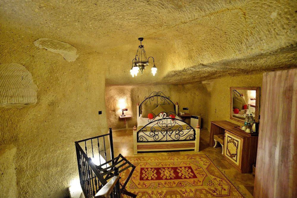undefined Caftan Cave Suites 2