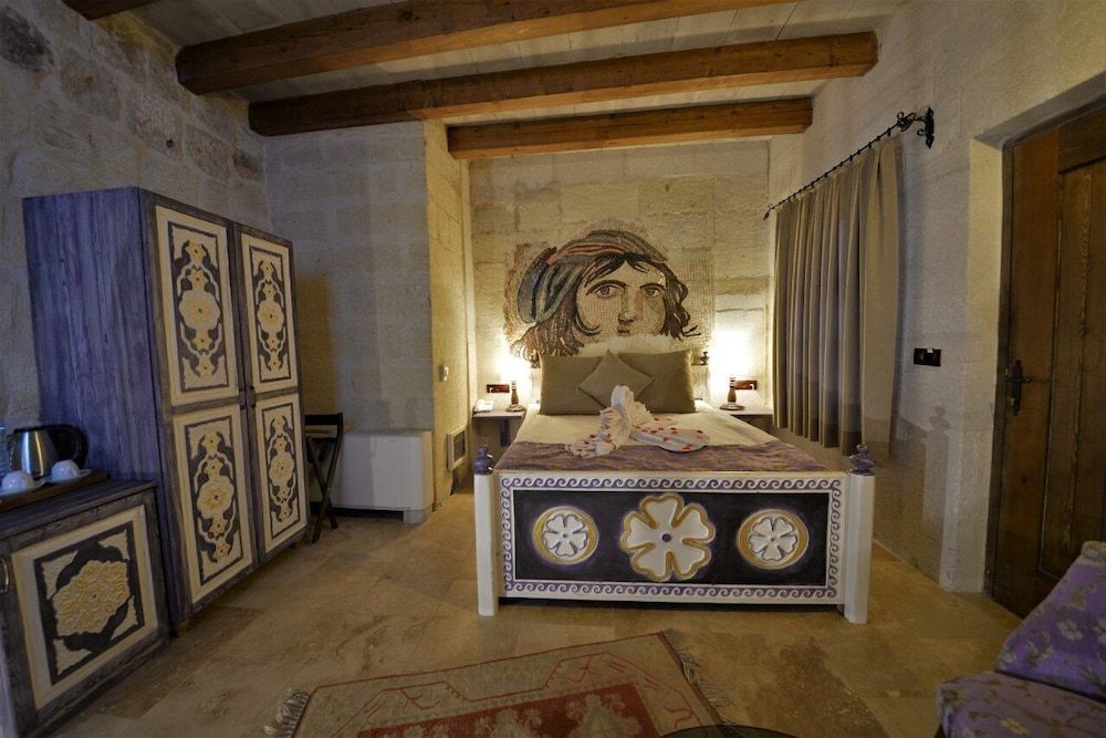 undefined Caftan Cave Suites 5