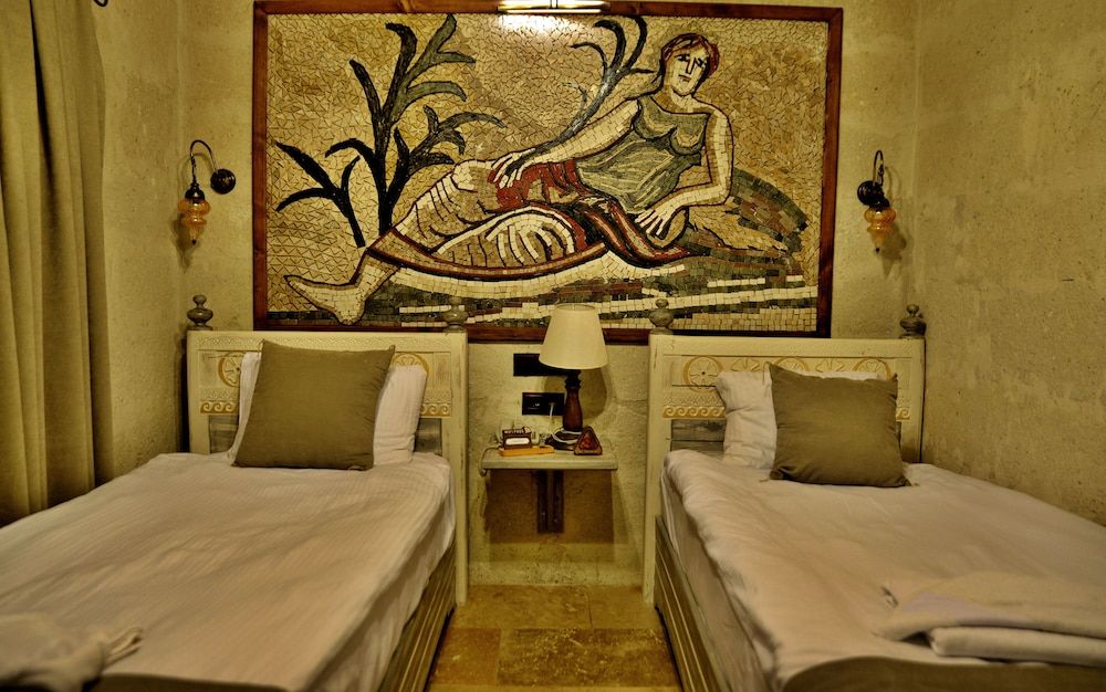Caftan Cave Suites Standard Twin Room 2