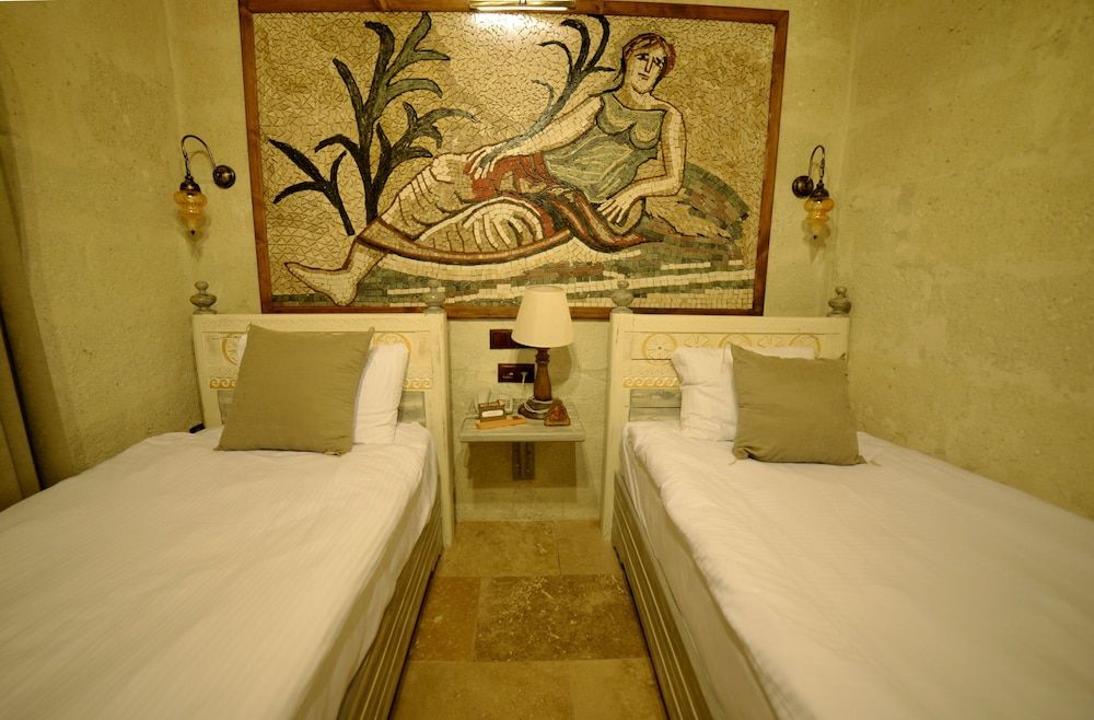 Caftan Cave Suites Standard Twin Room 3