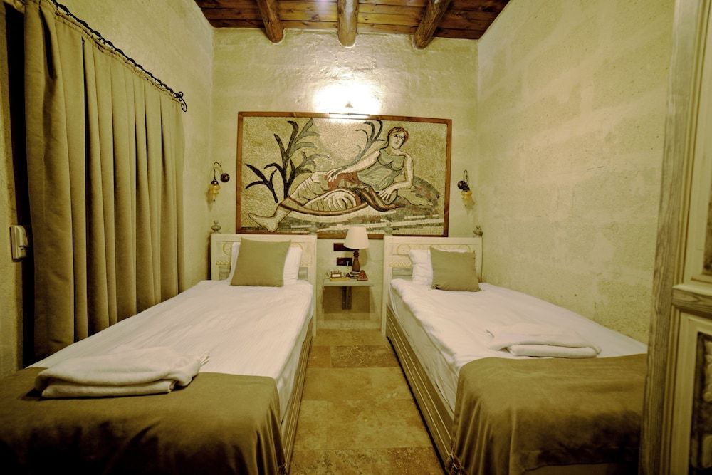 Caftan Cave Suites Standard Twin Room