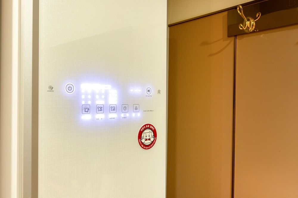 undefined Brown Dot Hotel Minam 10