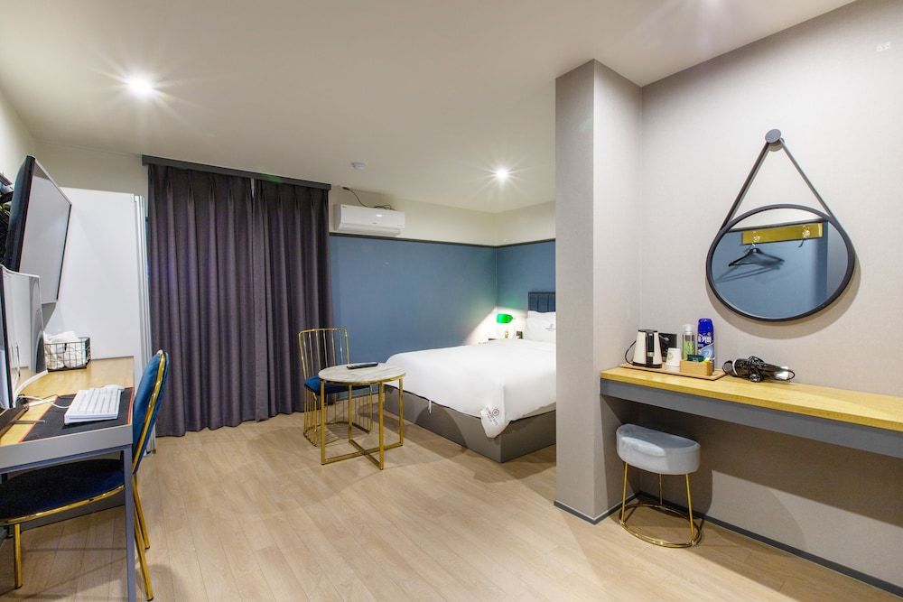 undefined Brown Dot Hotel Minam 2