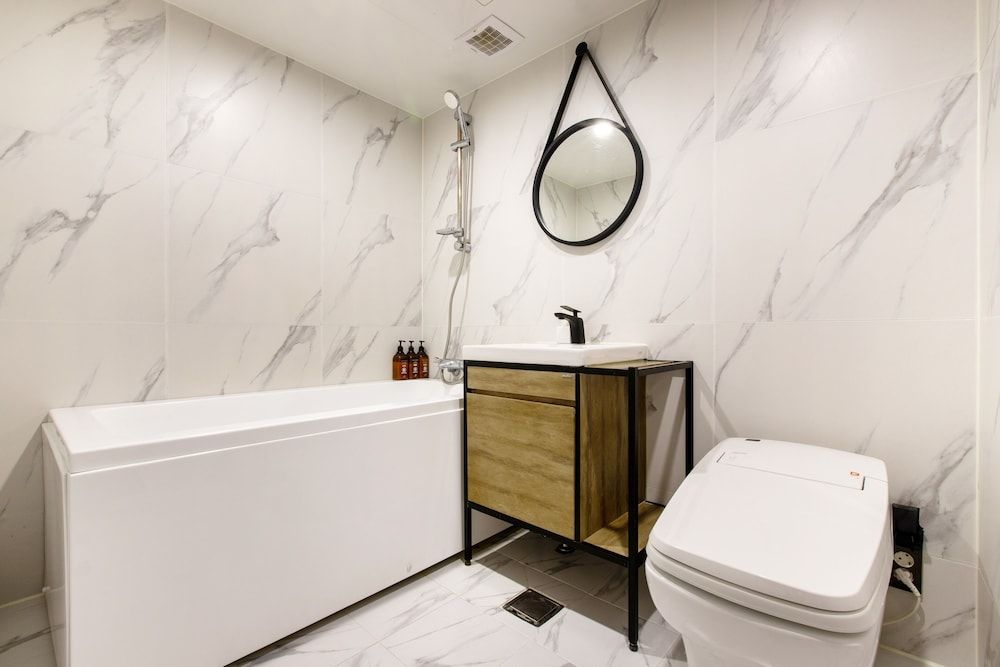 Brown Dot Hotel Minam Deluxe Double Room 5