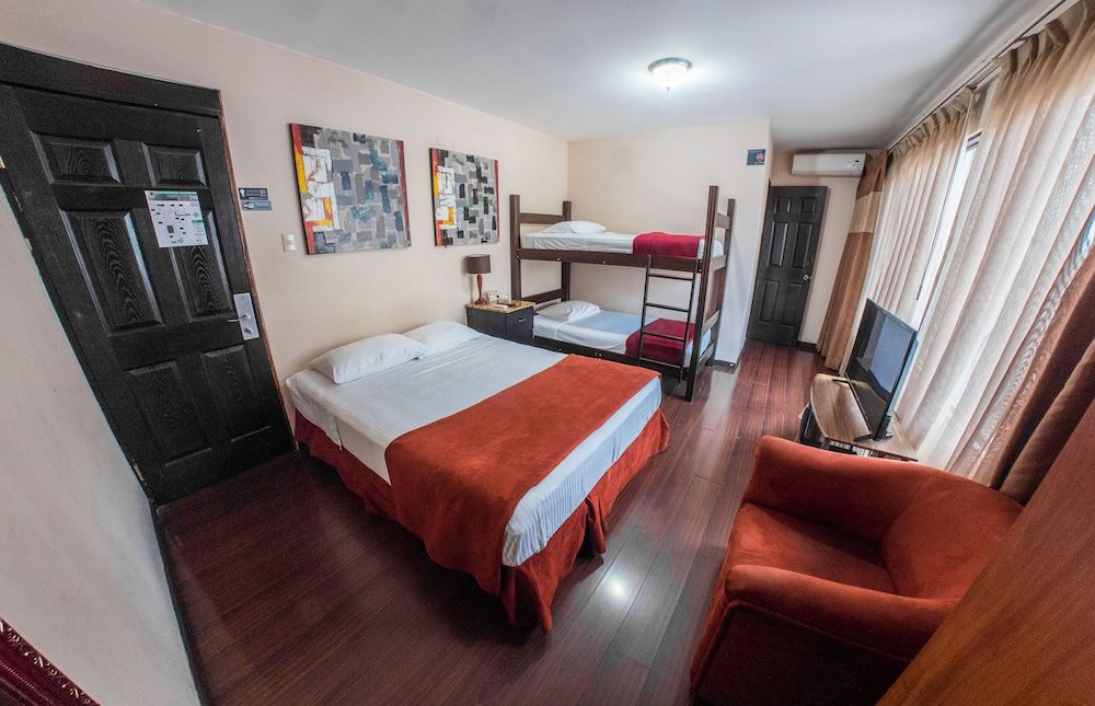 Hostel Casa Colon Superior Room, Multiple Beds (Private) 2