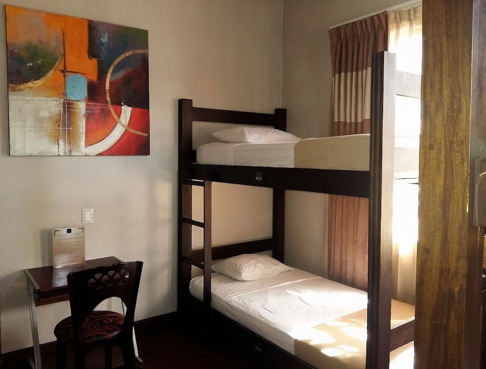 Share dorm with share bathroom no breakfast