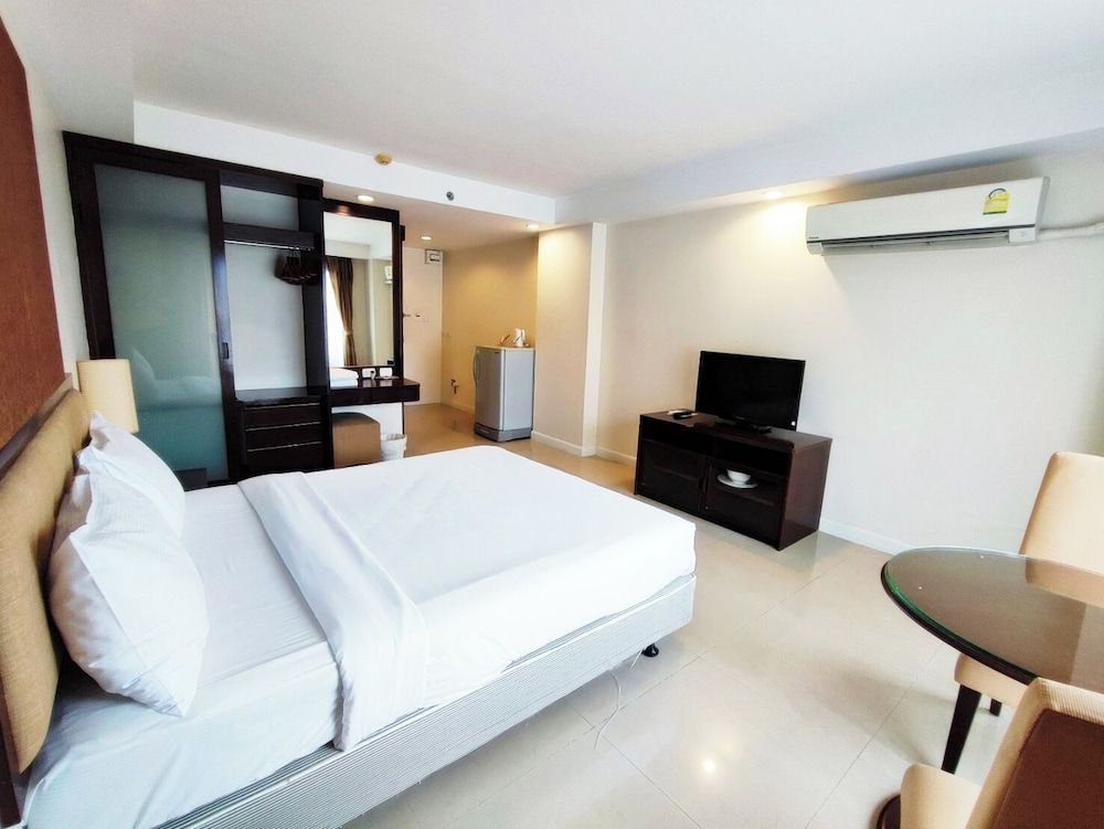 Romance Hotel Bangna Studio 8