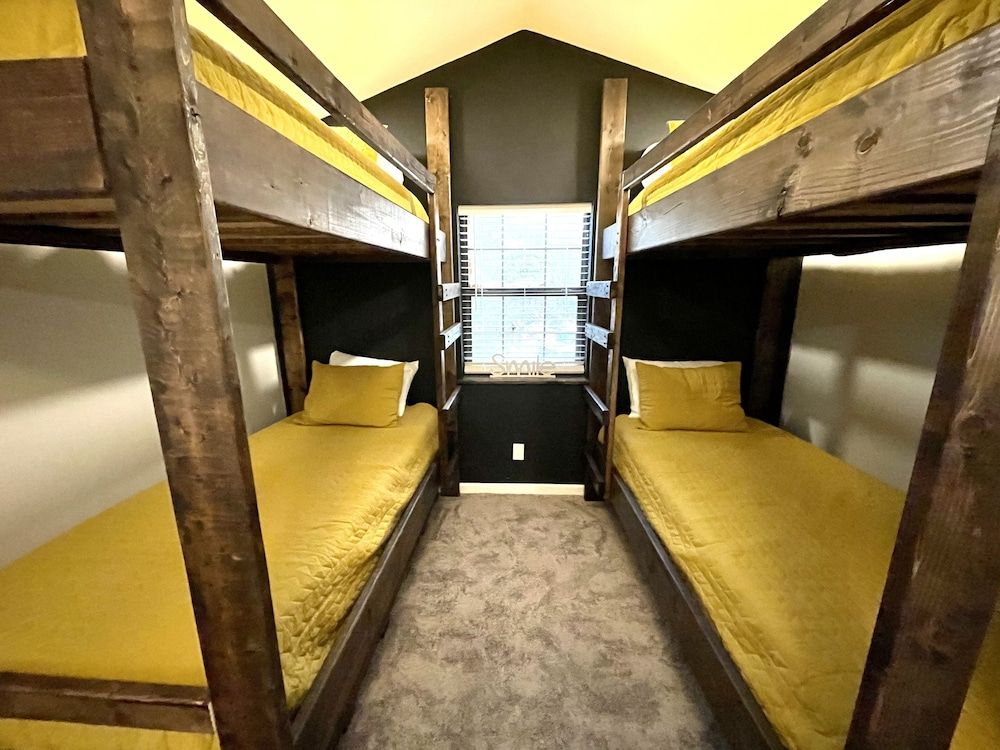 Towering Oaks Event & Retreat Center Grand House 9