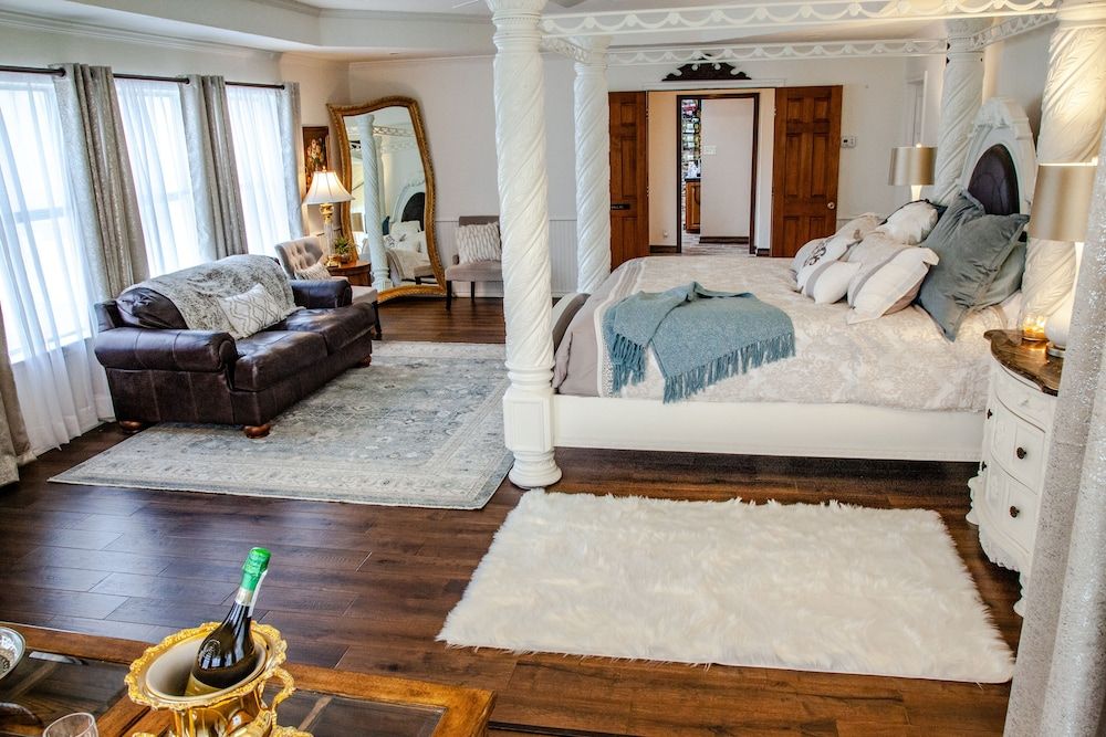 Towering Oaks Event & Retreat Center Grand House 2