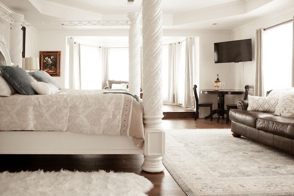 Towering Oaks Event & Retreat Center Grand House 15