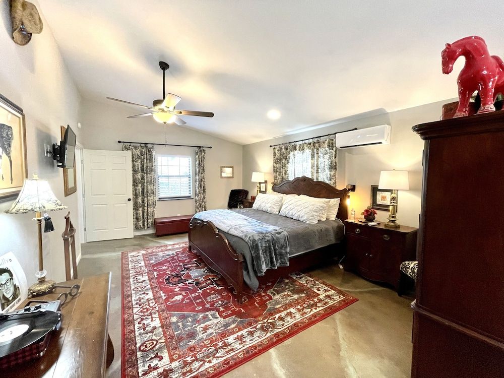 Towering Oaks Event & Retreat Center Grand House 3