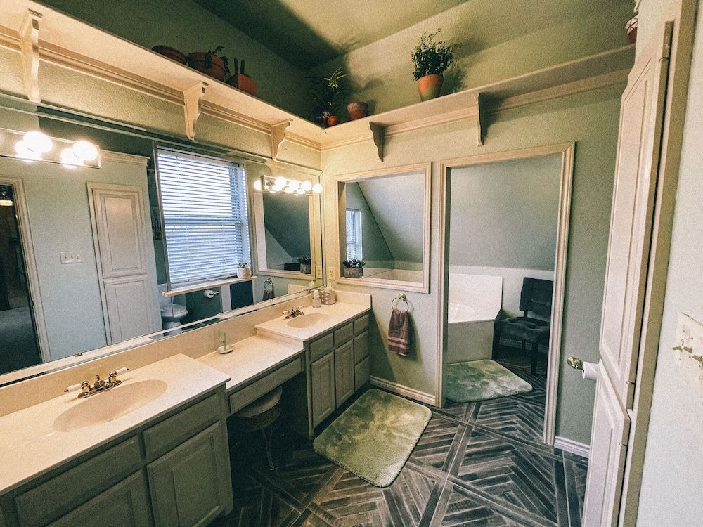 Towering Oaks Event & Retreat Center Grand House 21