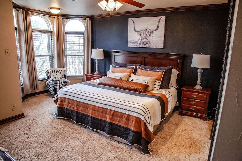 Towering Oaks Event & Retreat Center Grand House 7